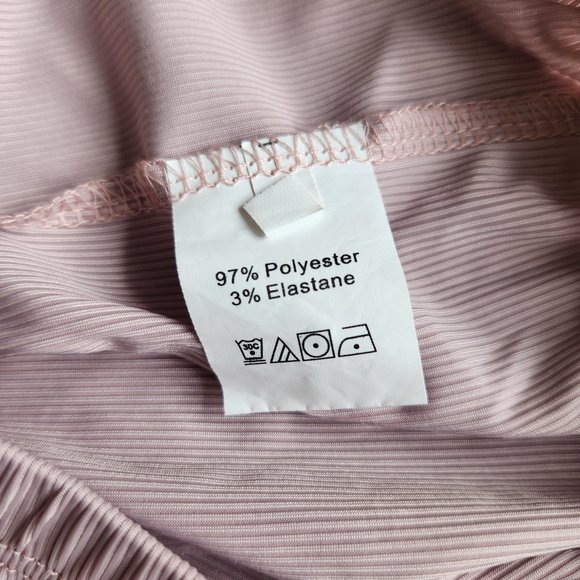 Intimate/Lounge Wear Crop Top and Shorts Se, Size M - Picture 6 of 7